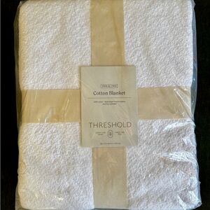 NWT Threshold Cotton Blanket